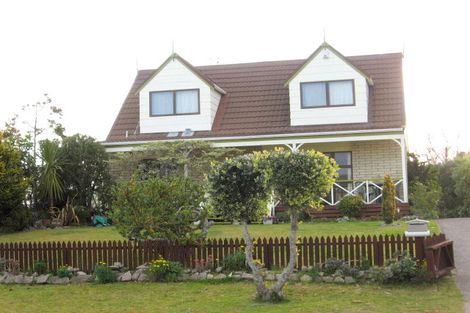 Photo of property in 207 Marie Crescent, Whangamata, 3620