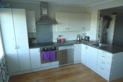 Photo of property in 92 Ruskin Road, Newlands, Wellington, 6037