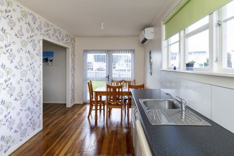 Photo of property in 18 Miro Street, Levin, 5510