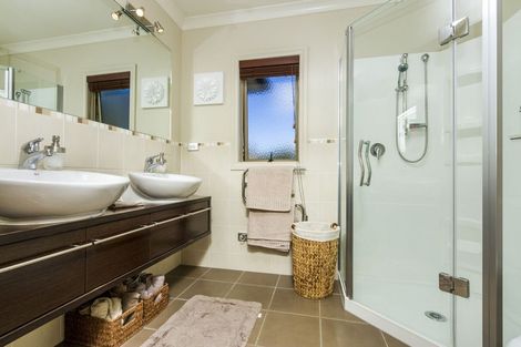 Photo of property in 58 English Oak Drive, Schnapper Rock, Auckland, 0632