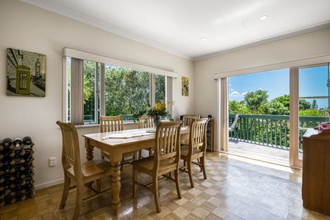 Photo of property in 16 Deane Avenue, Titirangi, Auckland, 0604