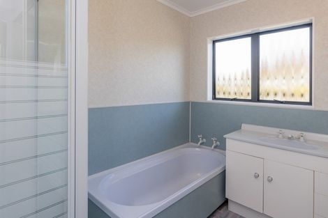 Photo of property in 22 Easton Way, Levin, 5510