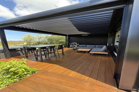 Photo of property in 31 Oakpark Place, West Harbour, Auckland, 0618