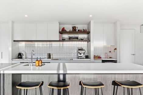 Photo of property in 33 Kirimoko Crescent, Wanaka, 9305