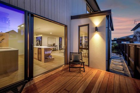 Photo of property in 10 Eliot Street, New Plymouth, 4310