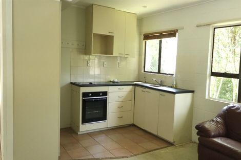 Photo of property in 2/2 Flavia Close, Torbay, Auckland, 0630