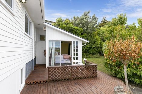 Photo of property in 12 Kinapori Terrace, Newlands, Wellington, 6037
