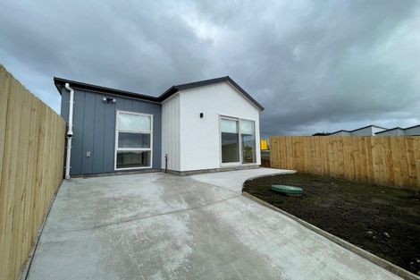 Photo of property in 33a Red Hills Road, Massey, Auckland, 0614