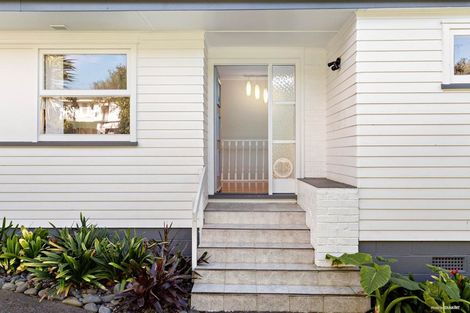 Photo of property in 1/58 Pupuke Road, Hillcrest, Auckland, 0627