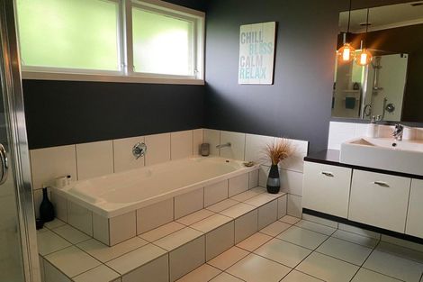 Photo of property in 32 Marnane Terrace, St Andrews, Hamilton, 3200