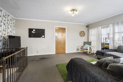 Photo of property in 3 Blenheim Place, Vogeltown, New Plymouth, 4310