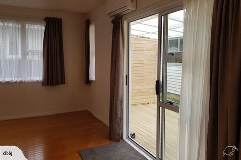 Photo of property in 32 Roberts Road, Te Atatu South, Auckland, 0610