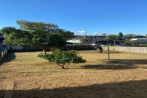 Photo of property in 40 Tahi Terrace, Glen Eden, Auckland, 0602