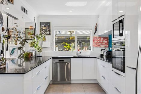 Photo of property in 20 Linkwater Way, Parklands, Christchurch, 8083