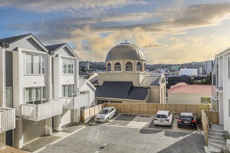 Photo of property in 30u7 Pirie Street, Mount Victoria, Wellington, 6011