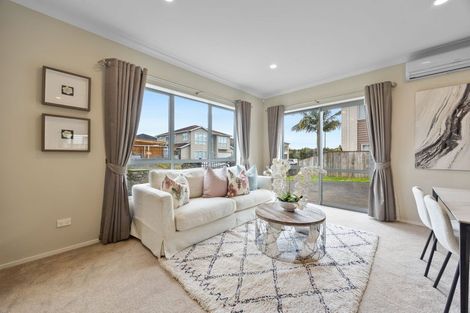 Photo of property in 1 Creggan Crescent, Flat Bush, Auckland, 2019