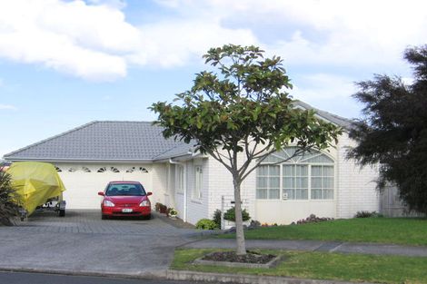 Photo of property in 10 Claremont Way, East Tamaki Heights, Auckland, 2016