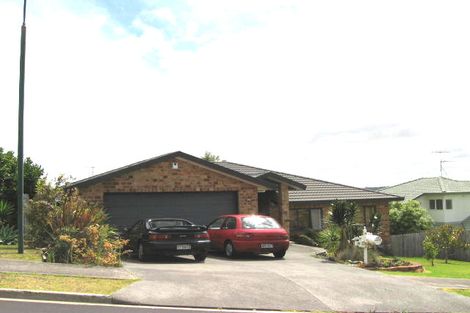 Photo of property in 10 Mannikin Place, Unsworth Heights, Auckland, 0632
