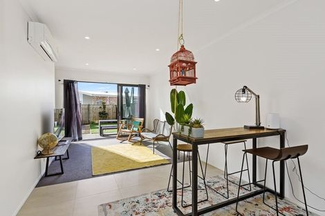 Photo of property in 18 Owen Chapman Drive, Red Beach, 0932