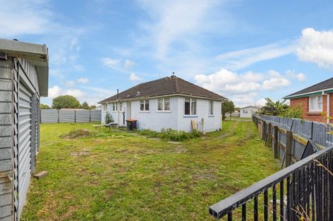 Photo of property in 31 Exeter Crescent, Takaro, Palmerston North, 4412