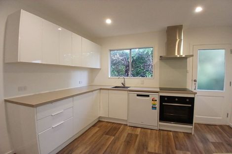 Photo of property in 3/4 Glanmire Road, Newlands, Wellington, 6037