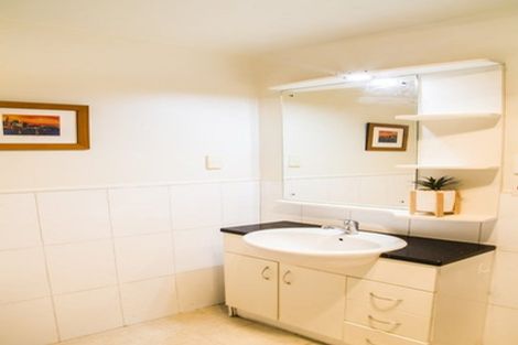 Photo of property in 17e Balmain Road, Birkenhead, Auckland, 0626