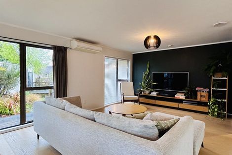 Photo of property in 11 Dunsandel Grove, Silverstream, Upper Hutt, 5019