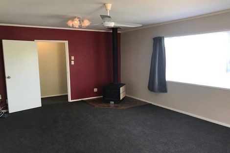 Photo of property in 2 Stallard Place, Glen Eden, Auckland, 0602