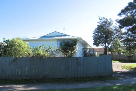 Photo of property in 26a Roberts Road, Te Atatu South, Auckland, 0610