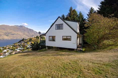 Photo of property in 3 Von Place, Fernhill, Queenstown, 9300