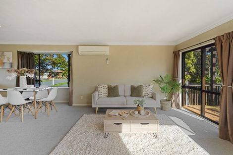 Photo of property in 2/15 Lowry Avenue, Redwood, Christchurch, 8051