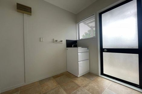 Photo of property in 6 Thalia Place, Totara Vale, Auckland, 0629