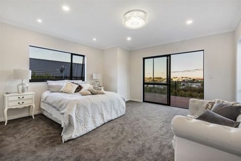 Photo of property in 1 Tirohanga Crescent, Stanmore Bay, Whangaparaoa, 0932