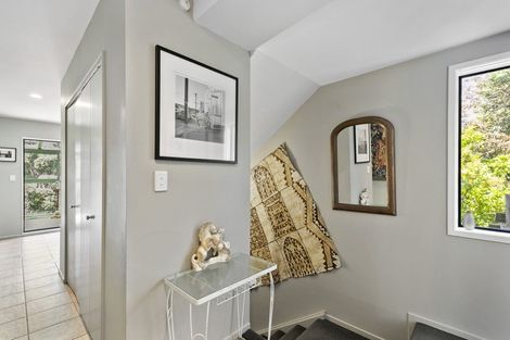 Photo of property in 30 Lawson Place, Mount Victoria, Wellington, 6011