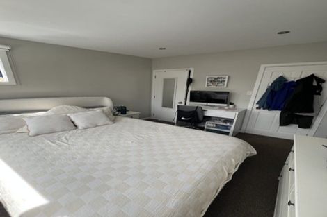 Photo of property in 22 Capilano Place, Glenfield, Auckland, 0629