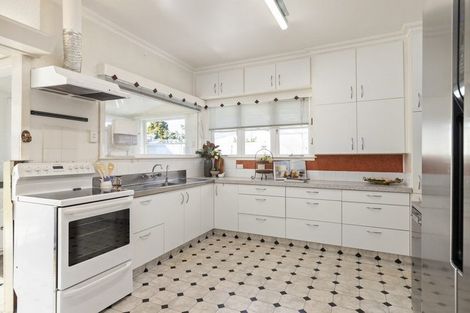 Photo of property in 18 Kent Street, Carterton, 5713
