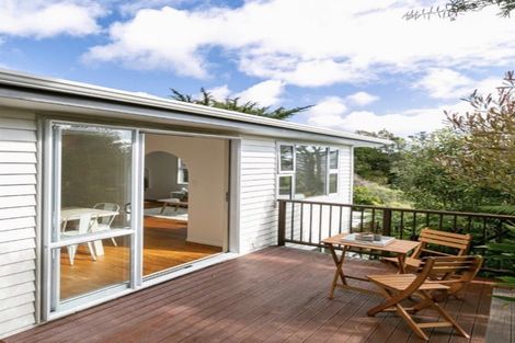 Photo of property in 9 Lomond Street, Newlands, Wellington, 6037