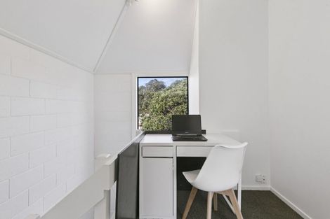 Photo of property in 118 Akaroa Drive, Maupuia, Wellington, 6022