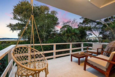 Photo of property in 22 Dawnhaven Drive, Te Atatu Peninsula, Auckland, 0610