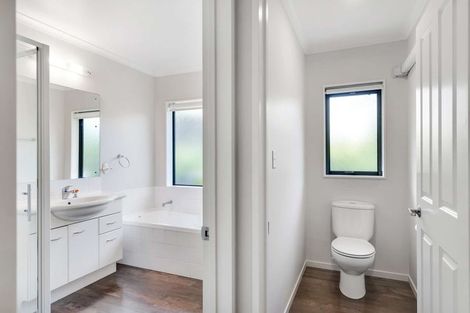 Photo of property in 21 Mandalay Place, Waiuku, 2123