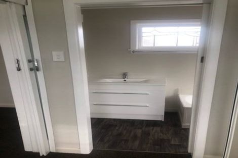 Photo of property in 3166 Great North Road, New Lynn, Auckland, 0600