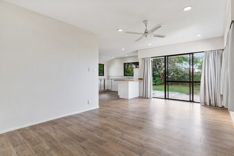 Photo of property in 19 Ellesmere Crescent, Pakuranga Heights, Auckland, 2010