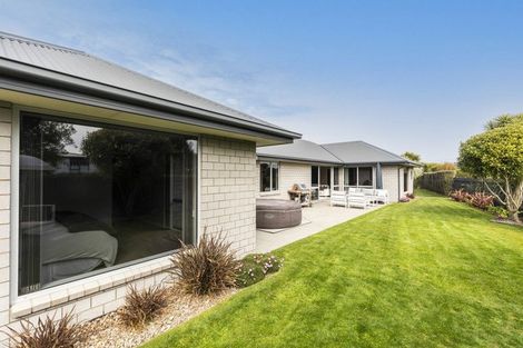 Photo of property in 71 Rannoch Drive, Broomfield, Christchurch, 8042