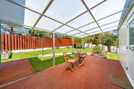 Photo of property in 6 Haast Close, Kelson, Lower Hutt, 5010