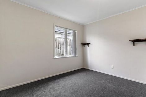 Photo of property in 47 Royal View Road, Te Atatu South, Auckland, 0610