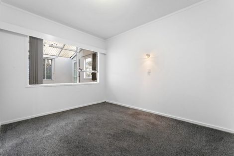Photo of property in 4/304 Great North Road, Henderson, Auckland, 0612