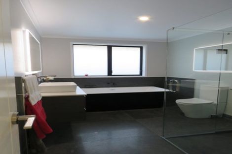 Photo of property in 2 Paapaka Way, Waiuku, 2123