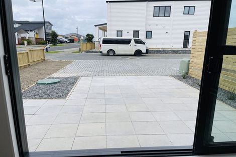 Photo of property in 30 Auranga Drive, Karaka, 2113