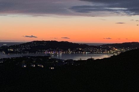 Photo of property in 8 Piper Way, Newlands, Wellington, 6037