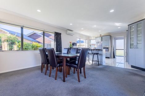 Photo of property in 33 Consort Close, Paraparaumu Beach, Paraparaumu, 5032
